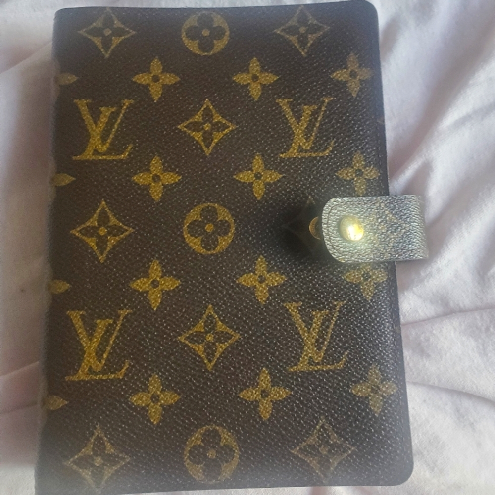 Louis Vuitton MM agenda